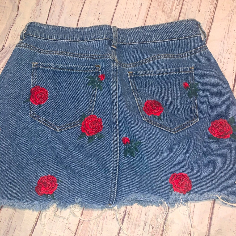 Pacsun Short Denim Embroiled Rose Skirt Size 27 - Picture 4 of 4